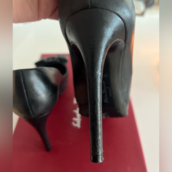 123. Salvatore Ferragamo Osimo Black Heels - Picture 7 of 10